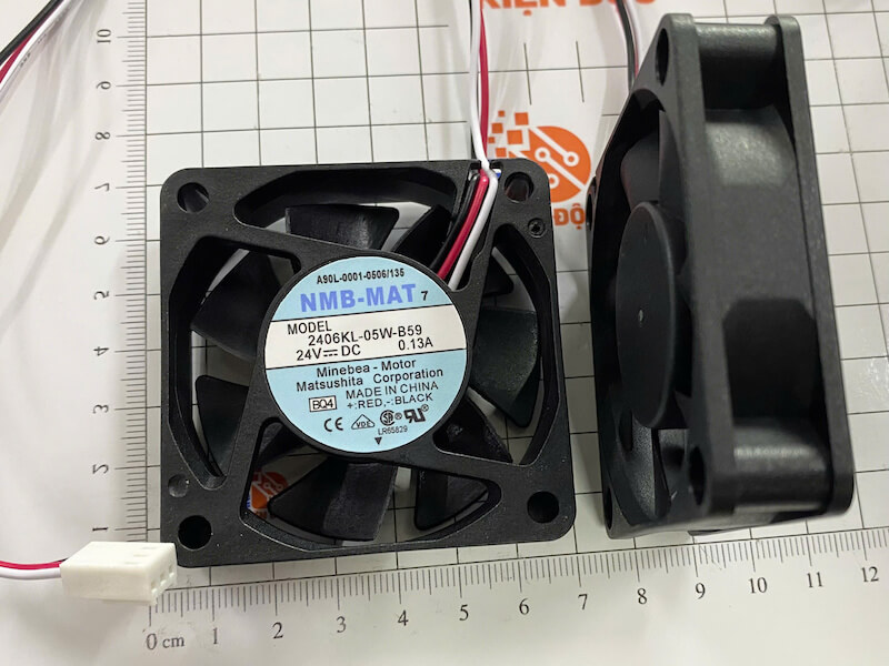 Quạt 2406KL-05W-B59 Zắc Trắng 3 Dây NMB 24V-0.13A 60x60x15mm