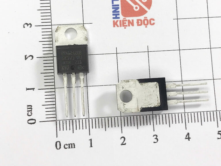 Alternative view of BTA12-600B Triac 12A/600V TO-220