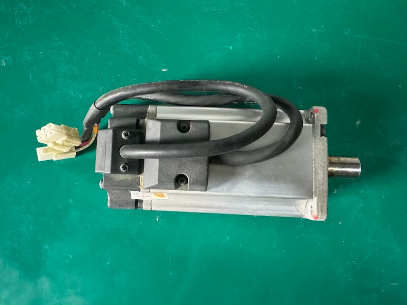 Alternative view of Động cơ Servo Panasonic MHMJ042P1A công suất 0.4kw