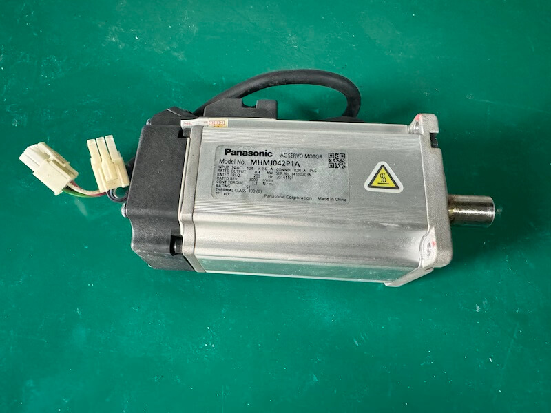 Động cơ Servo Panasonic MHMJ042P1A công suất 0.4kw