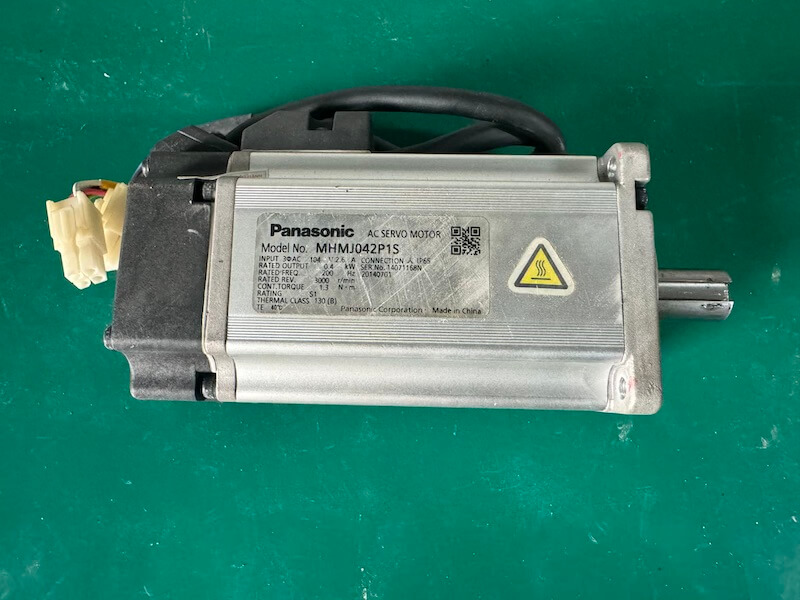 Động cơ Servo Panasonic MHMJ042P1S công suất 0.4kw