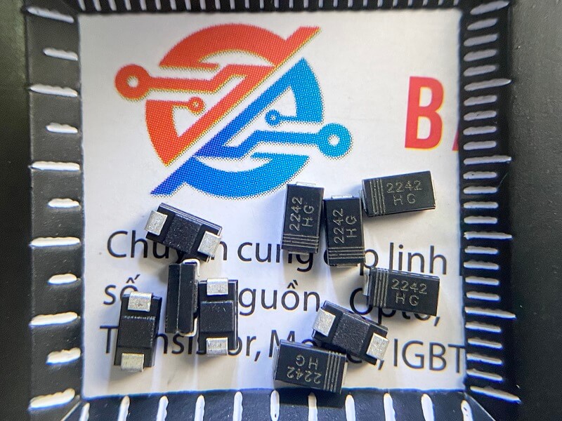 1SMA4736A Diode Zenner chân dán 6.8V 1W DO-214AC