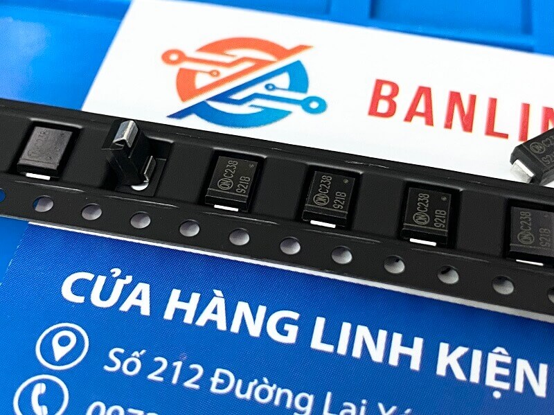 Alternative view of 1SMB5921B kí hiệu 921B Diode Zenner SMD 6.8V 3W DO-214AA
