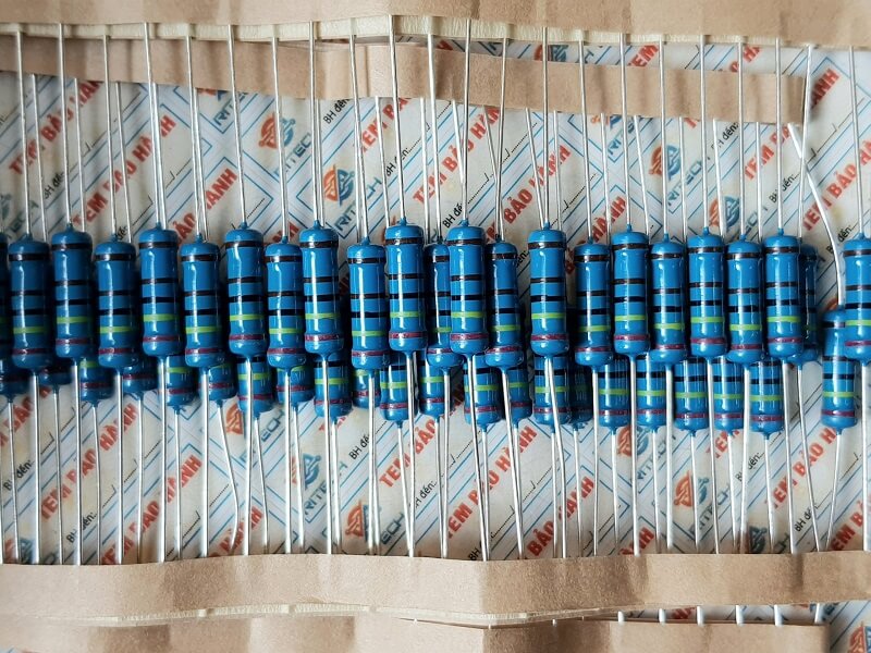 Điện trở vạch 2W 2.4K 5% – 5 vòng màu