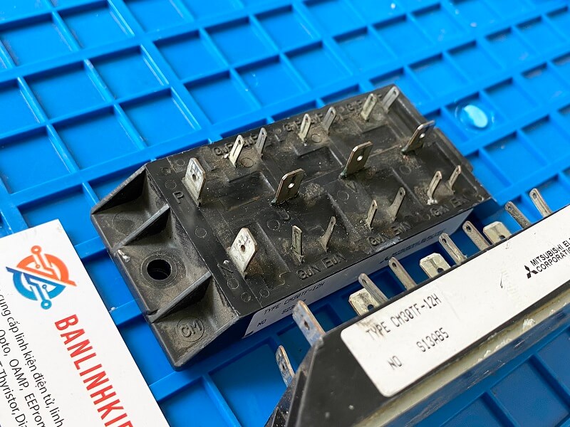 Alternative view of CM30TF-12H Module IGBT 30A 600V (tháo máy)