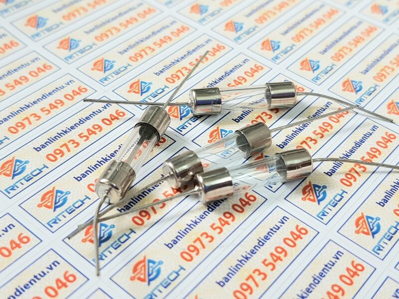 Alternative view of Cầu chì thủy tinh 5x20mm 10A 250V loại chân hàn