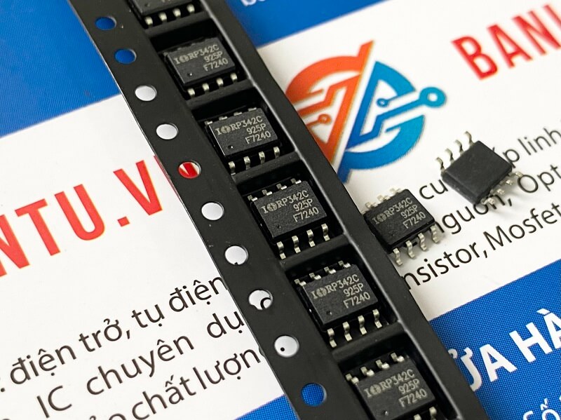 Alternative view of IC F7240 IRF7240 SOP-8