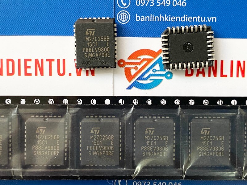 M27C256B-15C1 256 Kbit (32Kb x 8) UV EPROM and OTP EPROM PLCC32