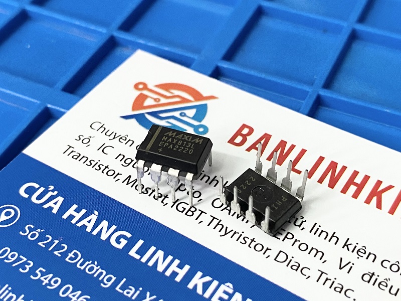 Alternative view of MAX813LEPA MAX813LCPA MAX813 IC DIP-8