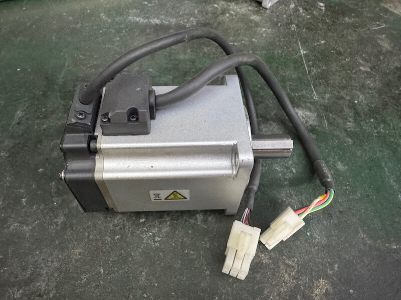 Servo motor Panasonic A6 400w MHMF042L1U2M tháo máy