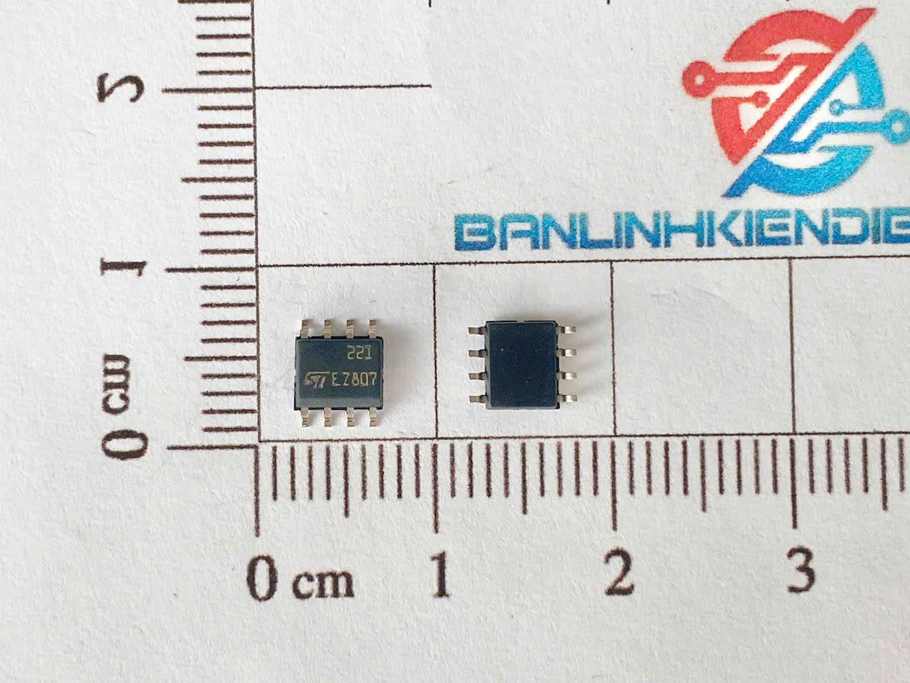 TSH22 kí hiệu 22I IC khuếch đại SOP-8