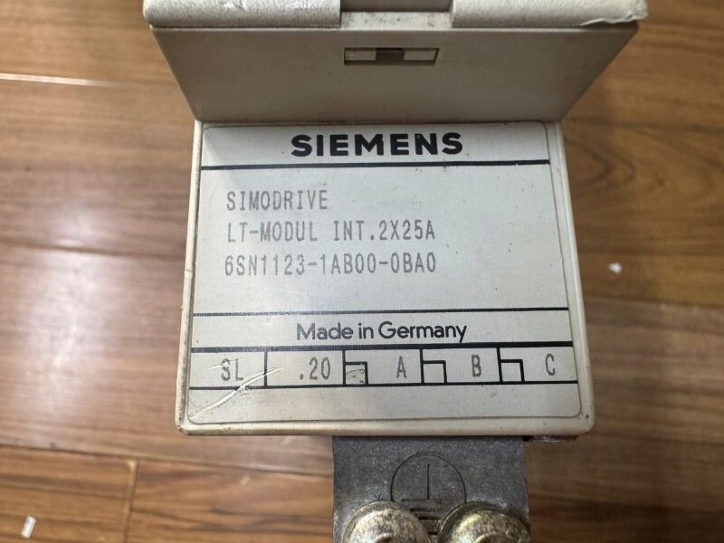 Alternative view of Siemens Simodrive LT-Module INT.2x25A 6SN1123-1AB00-0BA0 Grundig