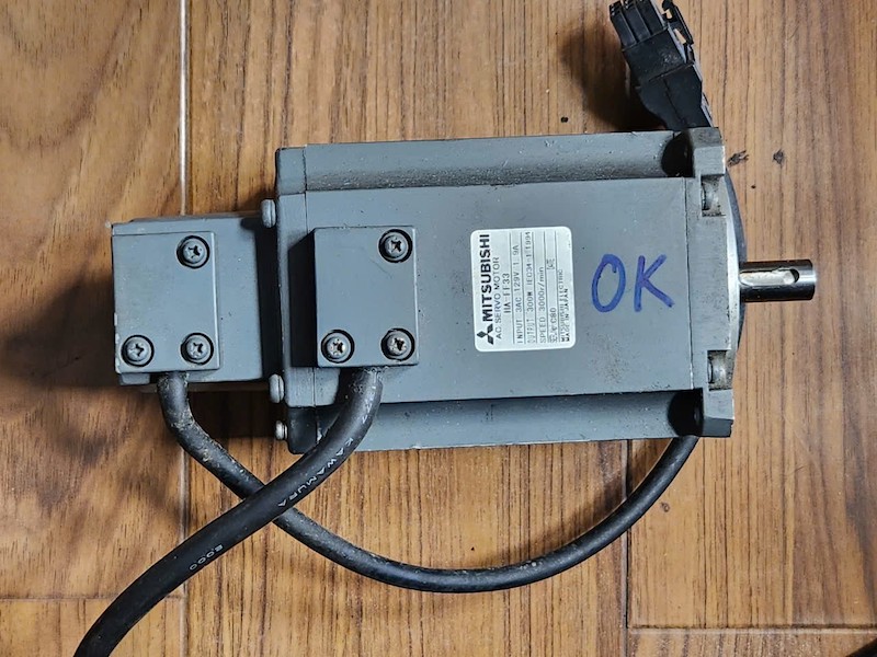 Motor servo AC Mitsubishi HA‑FF33