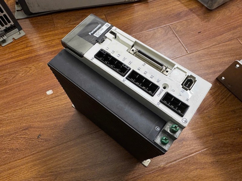 Bộ điều khiển servo Panasonic MEDKT7364E - Ảnh 3