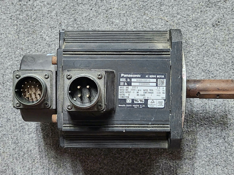 Motor servo AC Panasonic MHMA102P1G