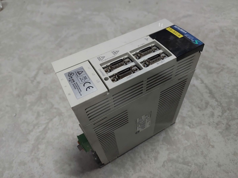 Biến tần Mitsubishi MR-J2S-70A - Ảnh 3