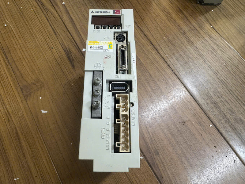 Bộ điều khiển servo 100W MR-E-10A-KH003