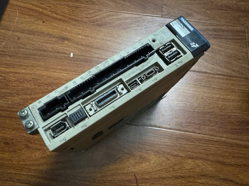 Bộ điều khiển Servo Yaskawa SGD7S-R90A10A002 - Ảnh 3