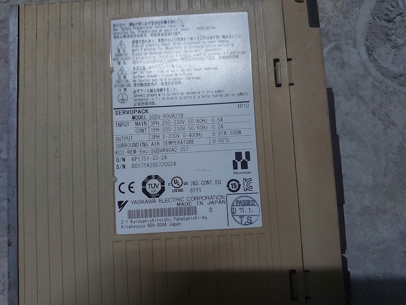 Alternative view of Bộ điều khiển servo Yaskawa SGDV‑R9OA21B