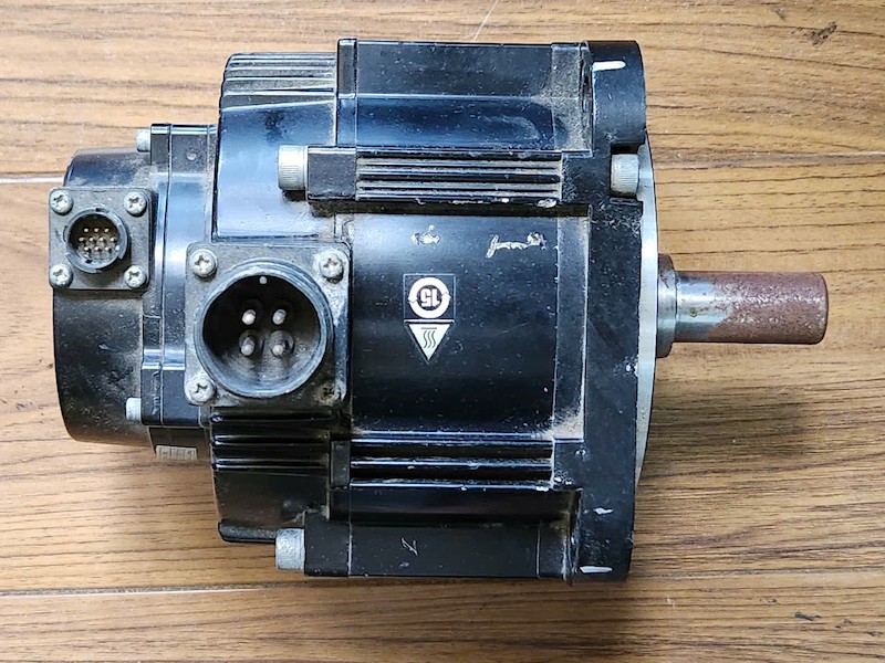 Motor servo AC Yaskawa SGM7G‑09AFC61