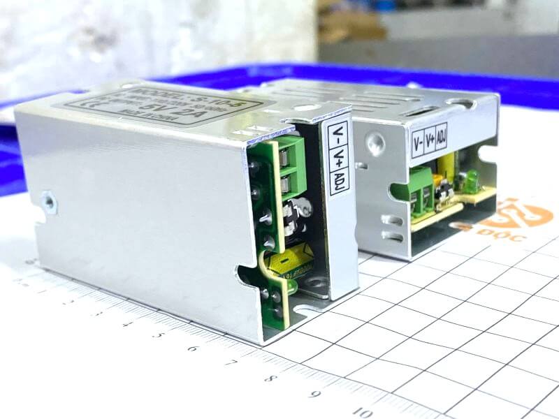 Alternative view of Nguồn tổ ong AC-DC S-10-5 5V 2A 10W