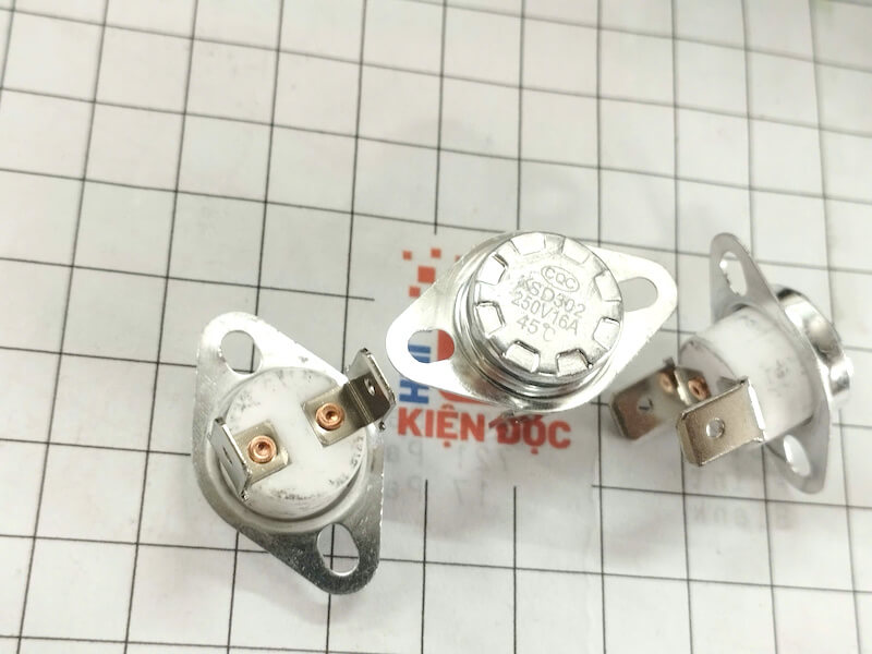 Alternative view of Relay nhiệt KSD302 16A 250V thường đóng 45 độ
