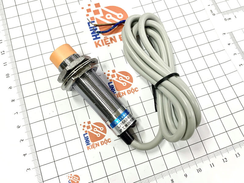 Alternative view of Cảm biến tiệm cận LJ18A3-8-J/EZ M18, 8mm, AC 90–250V, 2 dây, NO