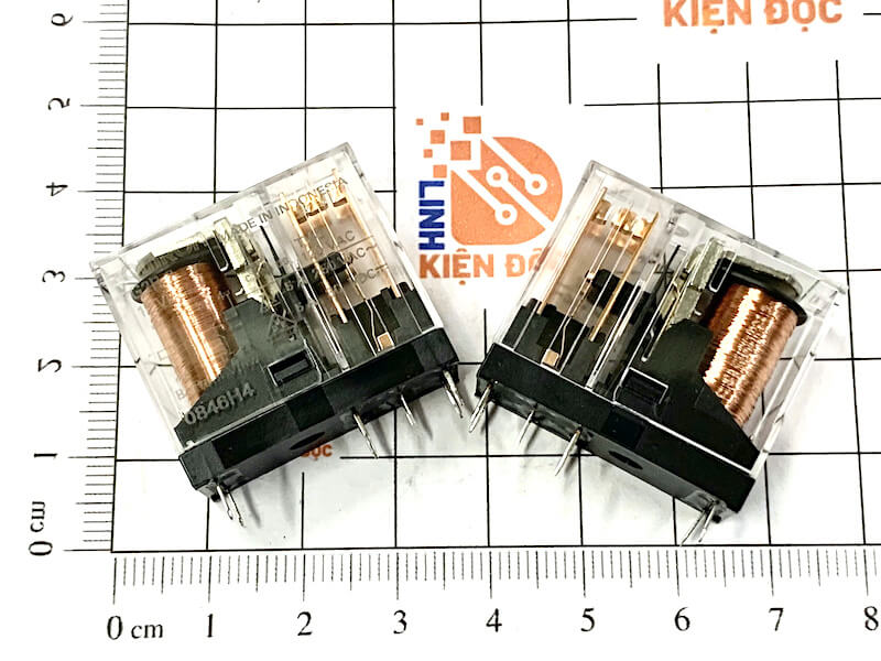 Alternative view of G2R-2-12VDC Relay 5A 12V 8 chân
