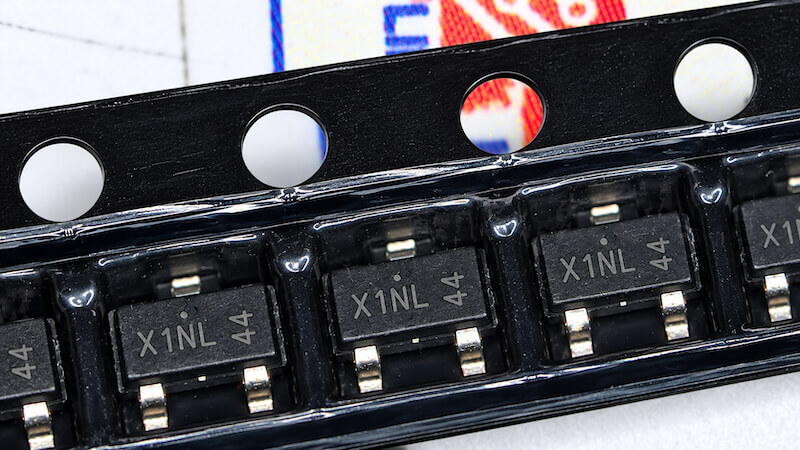 Alternative view of MOSFET Kênh P AO3401A kí hiệu X1NL, X1ZL, X1CG ,X1PV kiểu chân SOT23 điện áp 30V dòng điện 4A