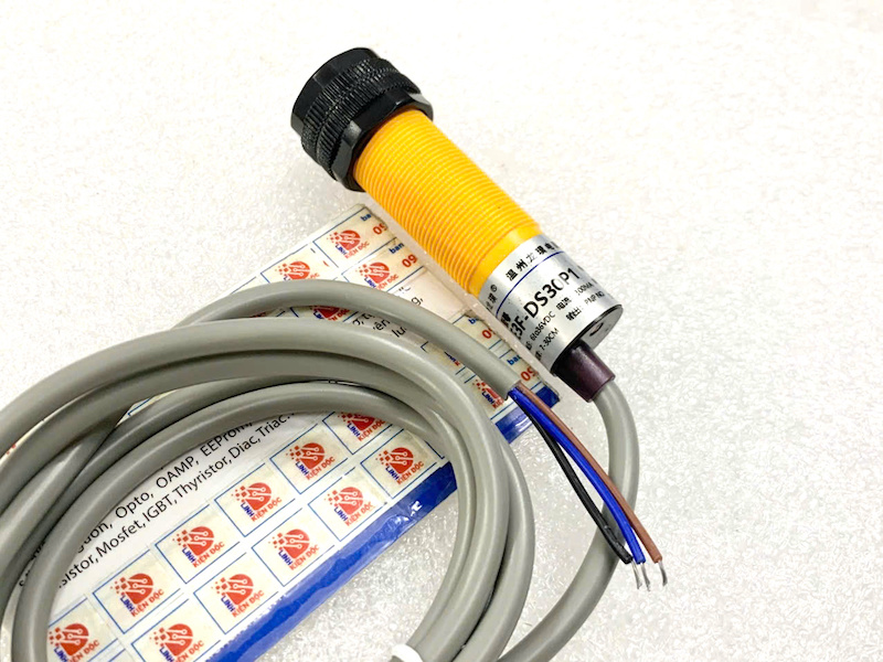 Alternative view of Cảm biến hồng ngoại E3F-DS30P1 PNP Thường mở 6-36VDC 3 dây