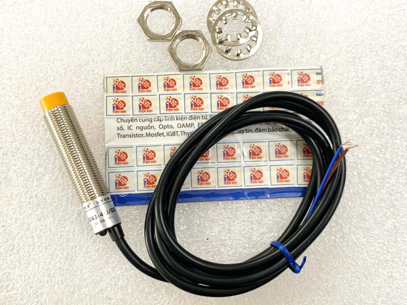 Cảm biến tiệm cận LJ12A3-4-J/DZ 4mm 2 dây thường đóng NC 90-250VAC